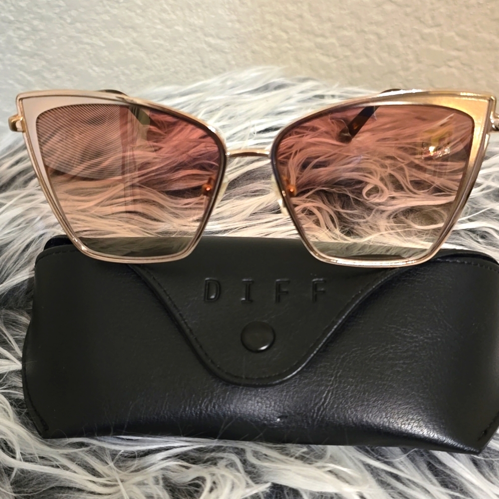 Diff Eyewear Women's Frame Mirrored Sunglasses - Picture 2 of 15